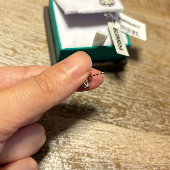 - .09 TCW Diamond & 925 sterling Silver stud earrings-EFFY ENY - Picture 9 of 17